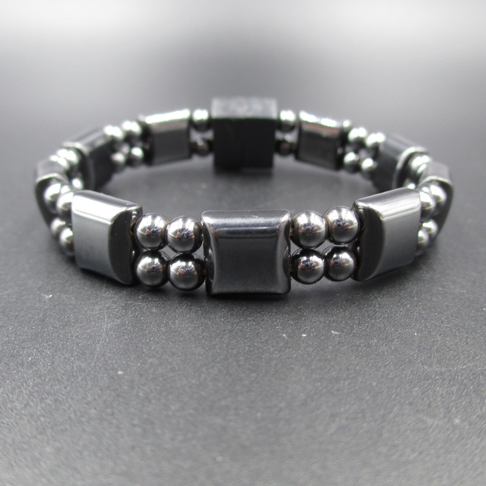 Vintage Cool 7 Inch Black Stone & Metal Bracelet